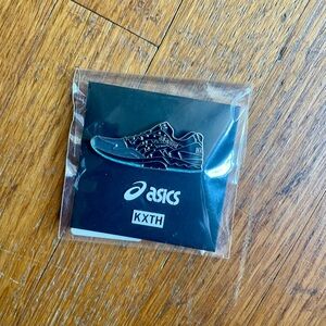 ASICS pin